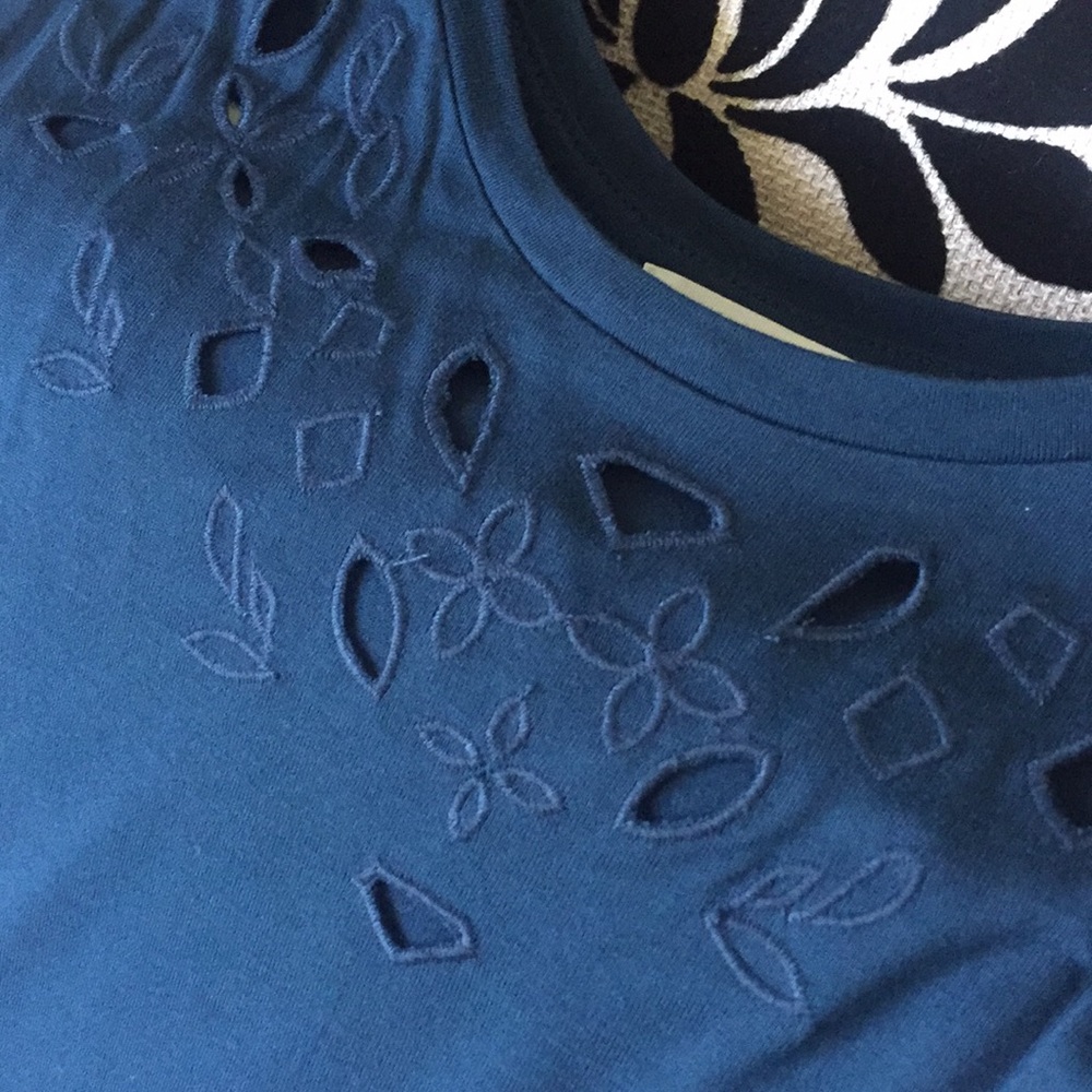 Sleeveless top - Picture 3 of 3